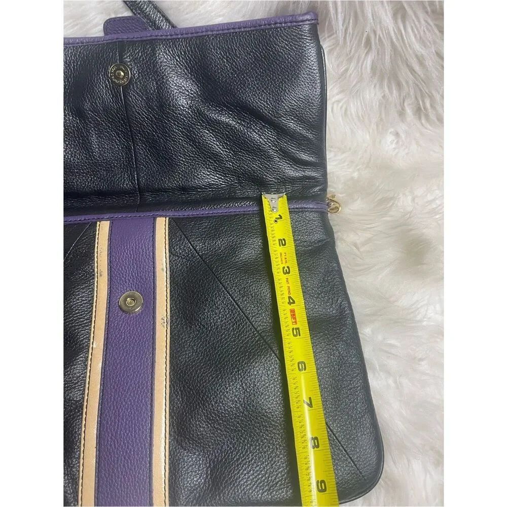 Maxx New York Purple & beige Trim shoulder bag with gold tone hardwares. - Picture 6 of 16
